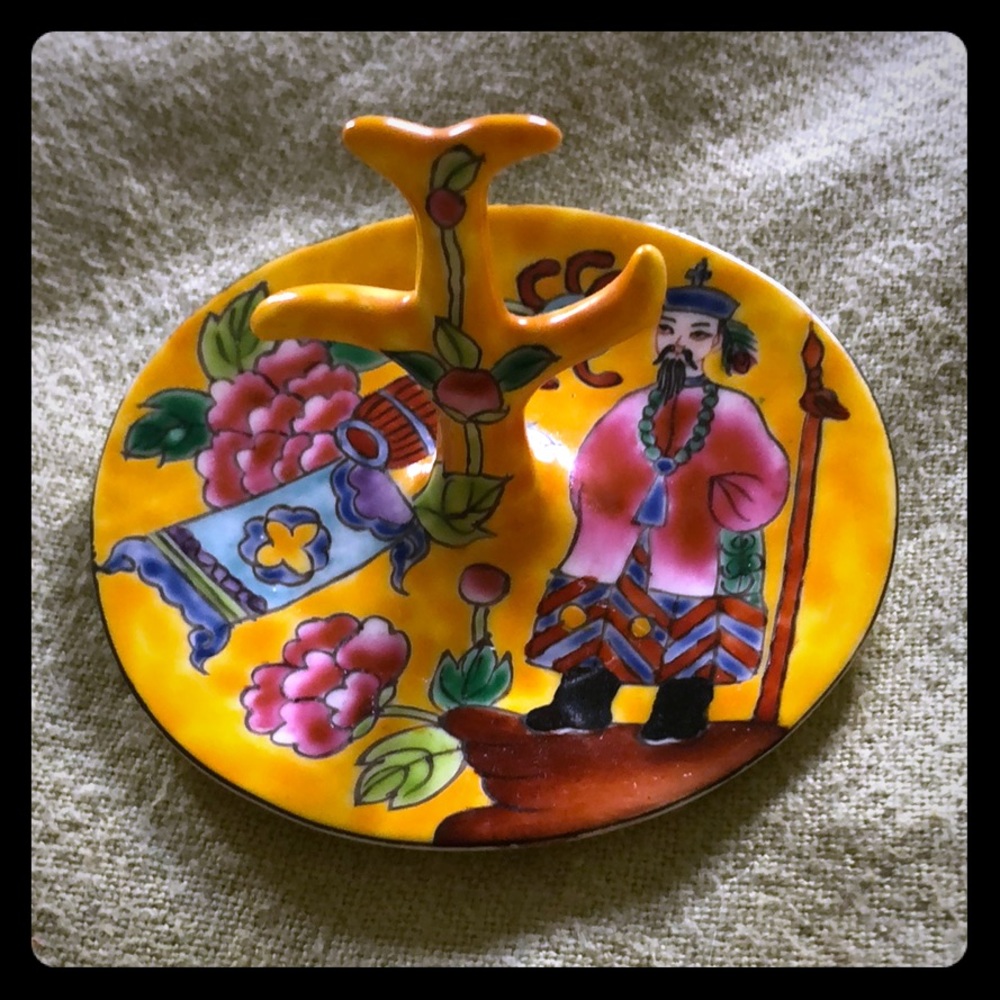 Jewelry organizer in chinoiserie design